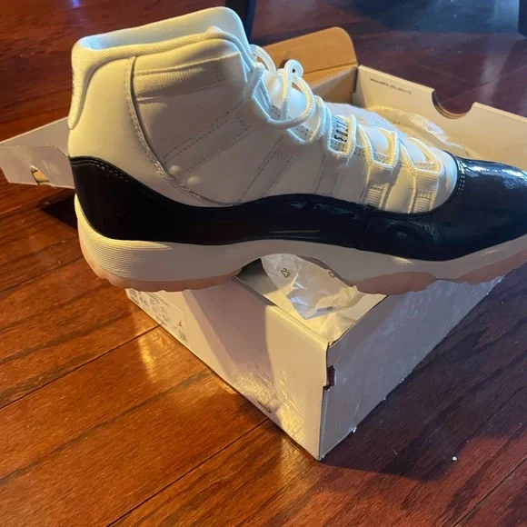 Authentic Girls Air Jordan 11 Retro Concord Sneakers size 6.5y - Picture 6 of 7